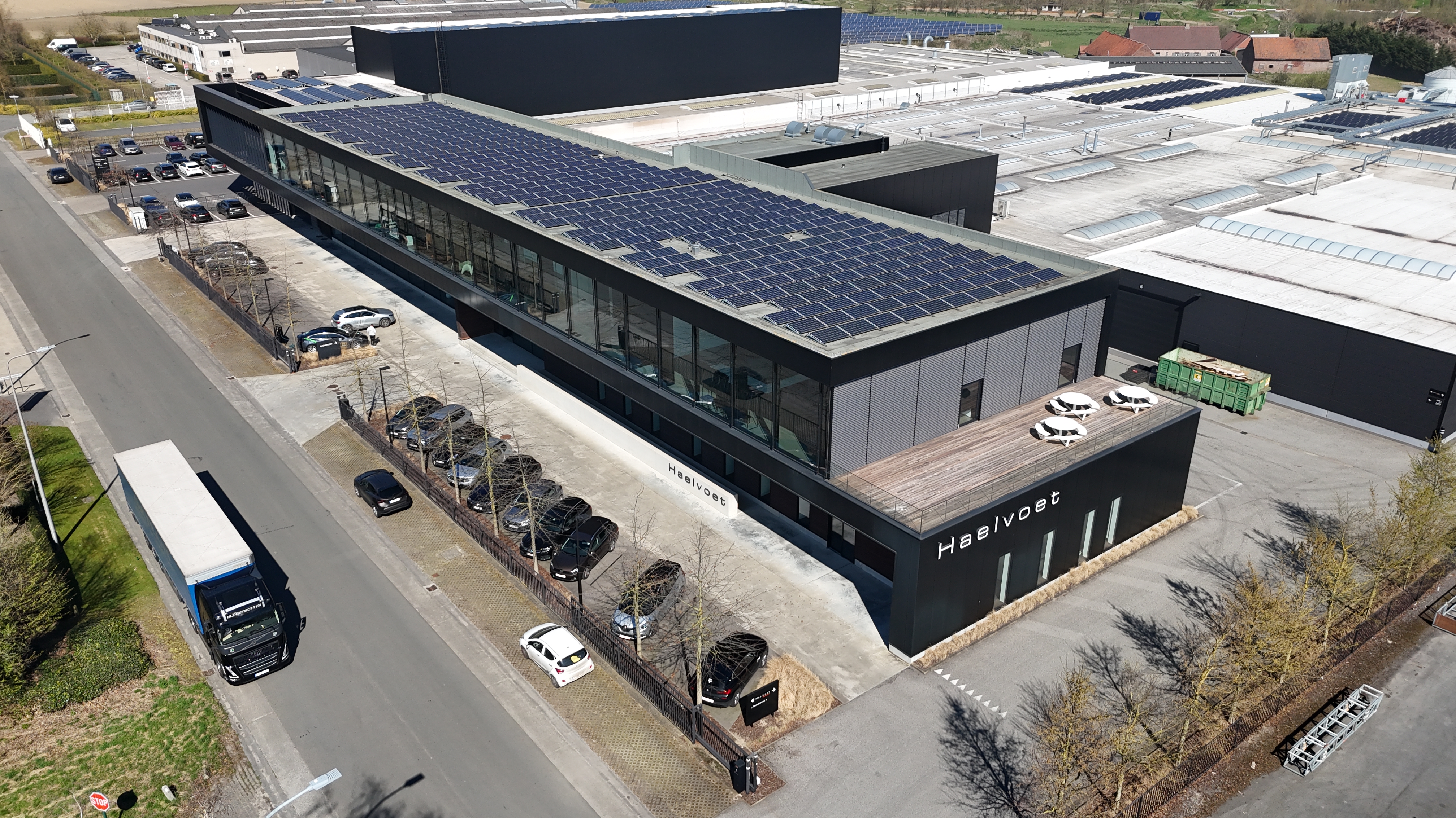 MR Solar soutient la vision durable de Haelvoet : une extension intelligente avec batterie et système de gestion énergétique (EMS)